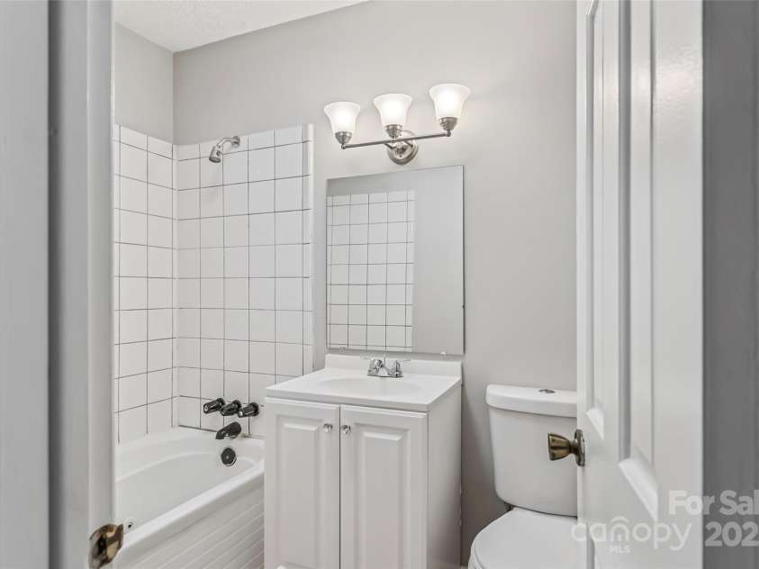 1120 16th Avenue, Hickory, NC 28601.  MLS# CAR4281676, YatesRealty ID 34843. Primary Bath
