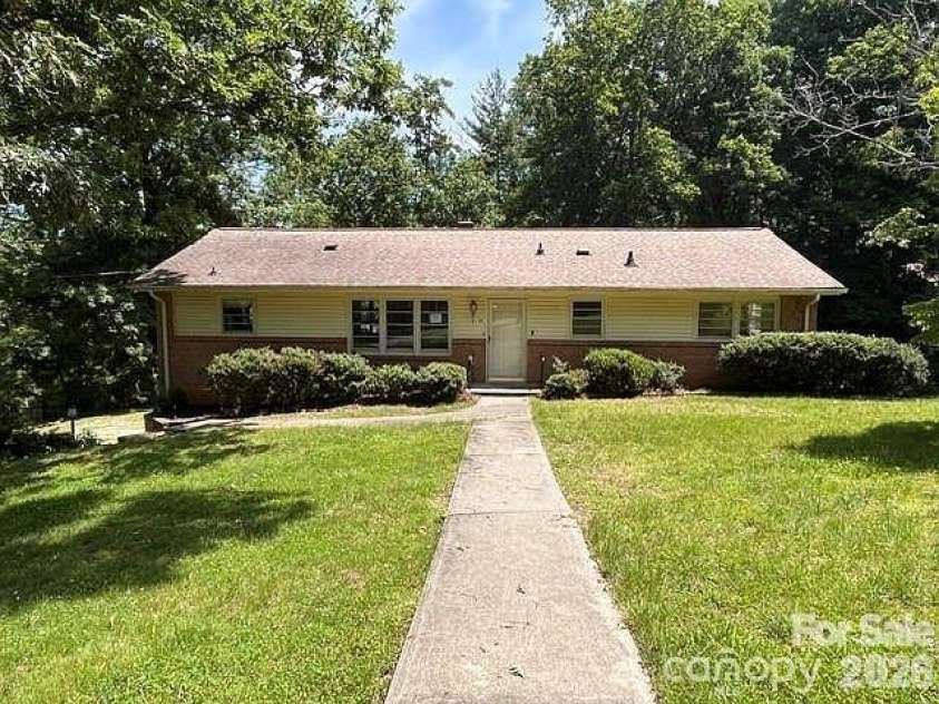 14 Valle Vista Drive, Asheville, NC 28804.  MLS# CAR4399451, YatesRealty ID 34843. 