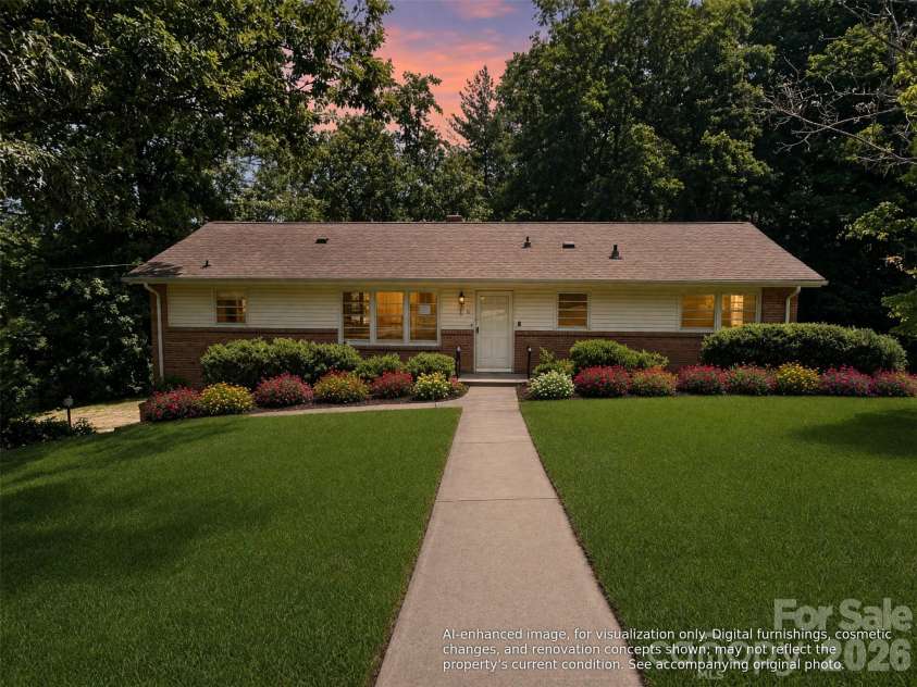 14 Valle Vista Drive, Asheville, NC 28804.  MLS# CAR4399451, YatesRealty ID 34843. 
