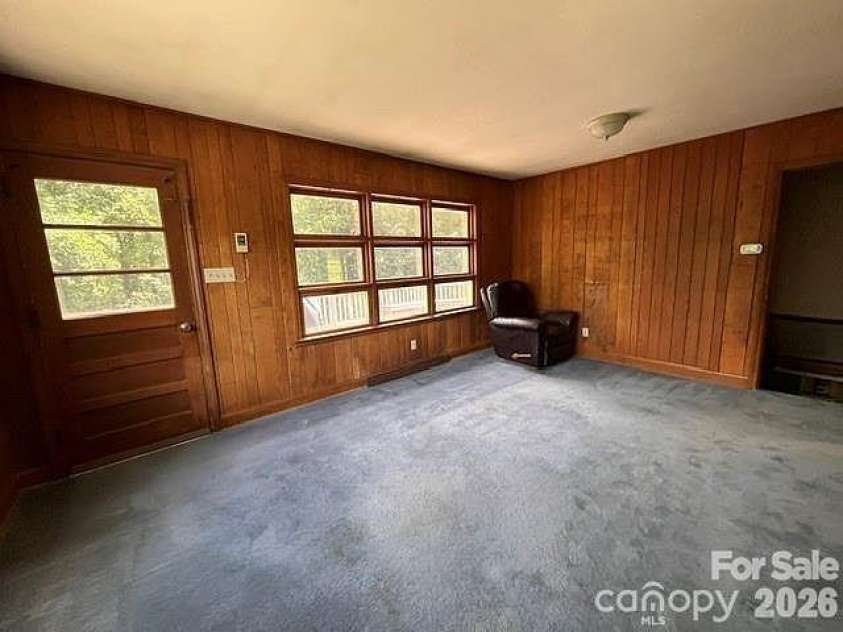 14 Valle Vista Drive, Asheville, NC 28804.  MLS# CAR4399451, YatesRealty ID 34843. 