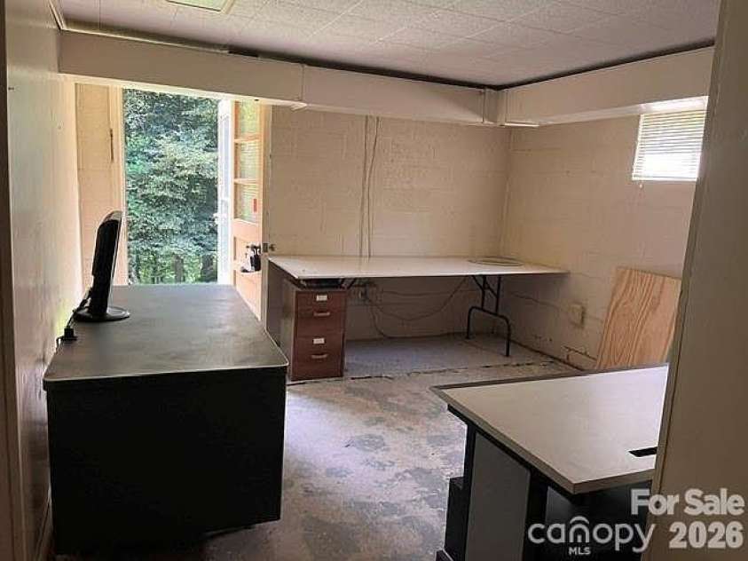 14 Valle Vista Drive, Asheville, NC 28804.  MLS# CAR4399451, YatesRealty ID 34843. 