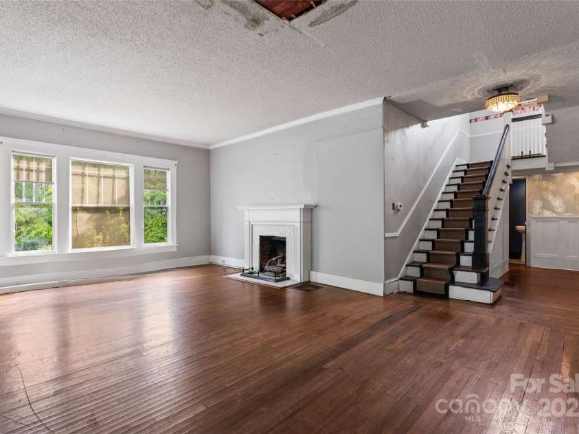 701 Fulton Street, Salisbury, NC 28144.  MLS# CAR4284297, YatesRealty ID 34845. Living Room From Front Entry