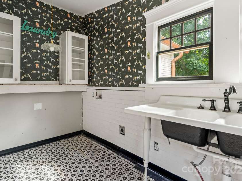 701 Fulton Street, Salisbury, NC 28144.  MLS# CAR4284297, YatesRealty ID 34845. Mudroom / Laundry