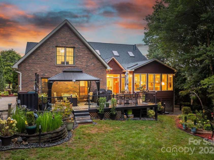 1128 Bugle Lane, Newton, NC 28658.  MLS# CAR4283923, YatesRealty ID 34846. 