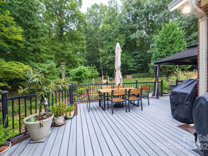 1128 Bugle Lane, Newton, NC 28658.  MLS# CAR4283923, YatesRealty ID 34846. 