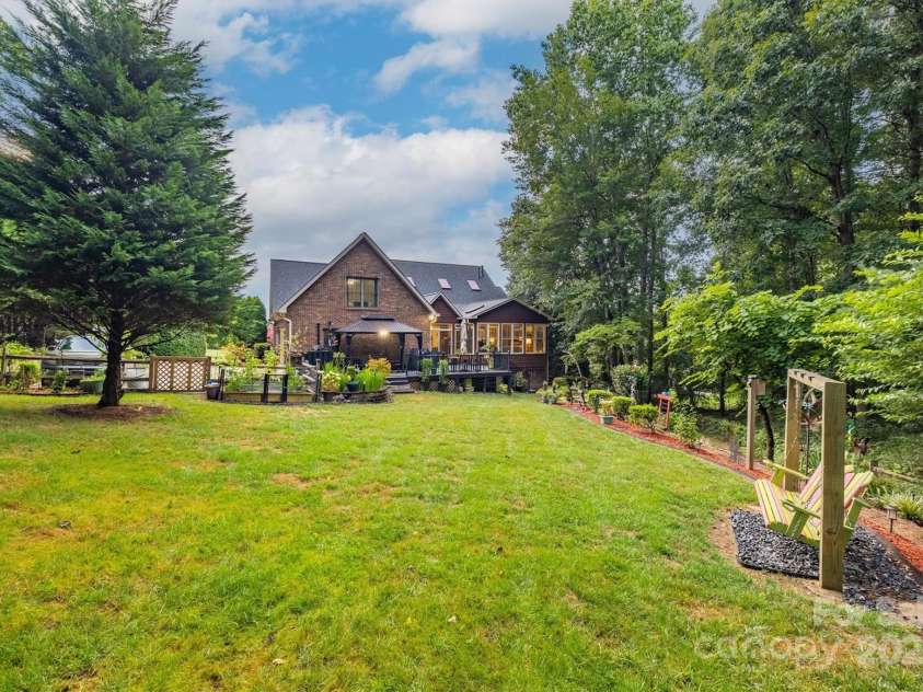 1128 Bugle Lane, Newton, NC 28658.  MLS# CAR4283923, YatesRealty ID 34846. 