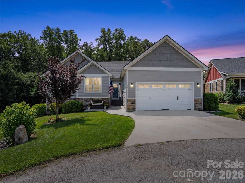 76 Anvil Avenue, Hendersonville, NC 28792.  MLS# CAR4400159, YatesRealty ID 34847. 