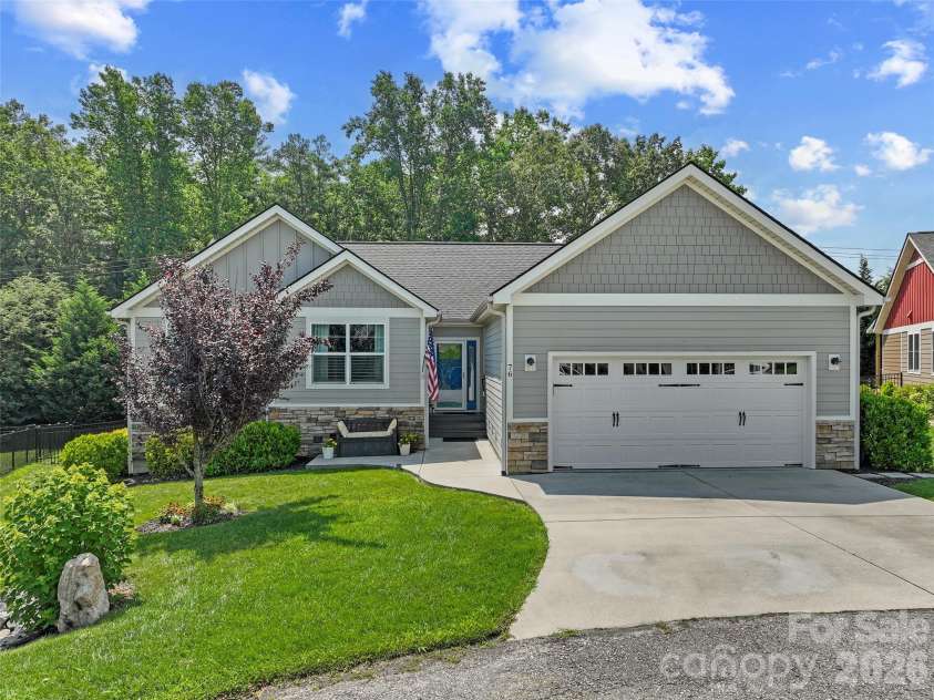 76 Anvil Avenue, Hendersonville, NC 28792.  MLS# CAR4400159, YatesRealty ID 34847. 