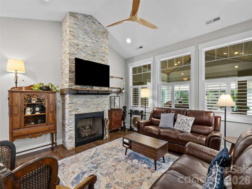 76 Anvil Avenue, Hendersonville, NC 28792.  MLS# CAR4400159, YatesRealty ID 34847. 