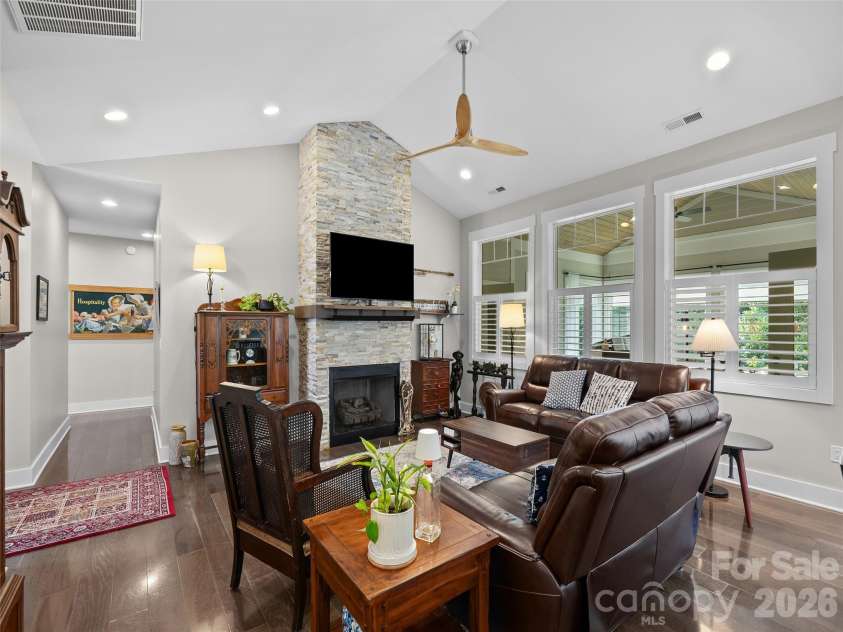 76 Anvil Avenue, Hendersonville, NC 28792.  MLS# CAR4400159, YatesRealty ID 34847. 