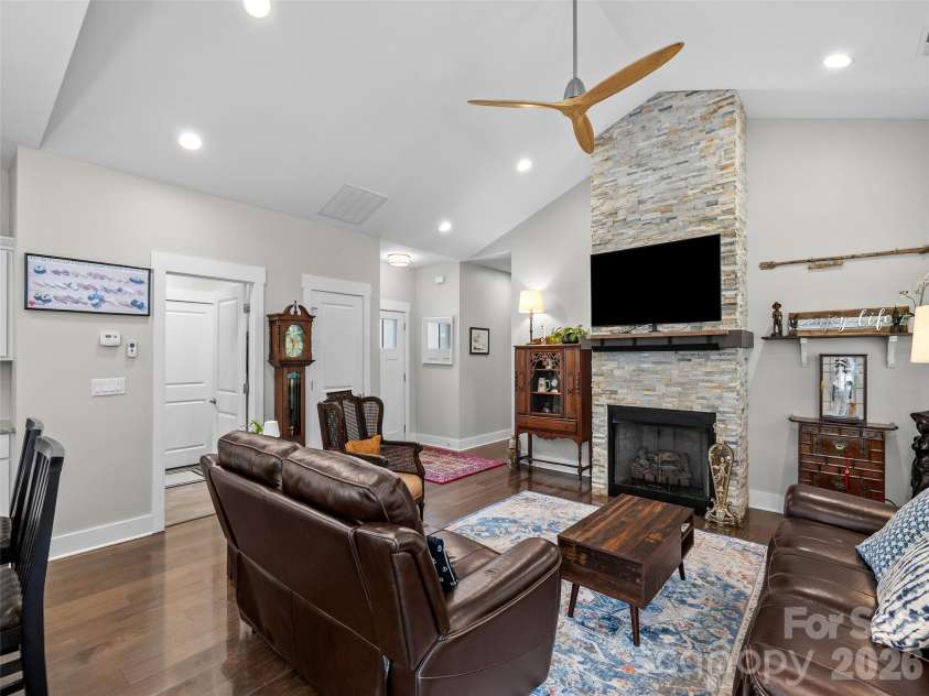 76 Anvil Avenue, Hendersonville, NC 28792.  MLS# CAR4400159, YatesRealty ID 34847. 