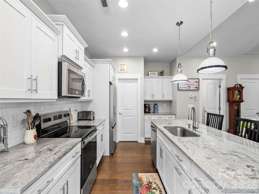 76 Anvil Avenue, Hendersonville, NC 28792.  MLS# CAR4400159, YatesRealty ID 34847. 