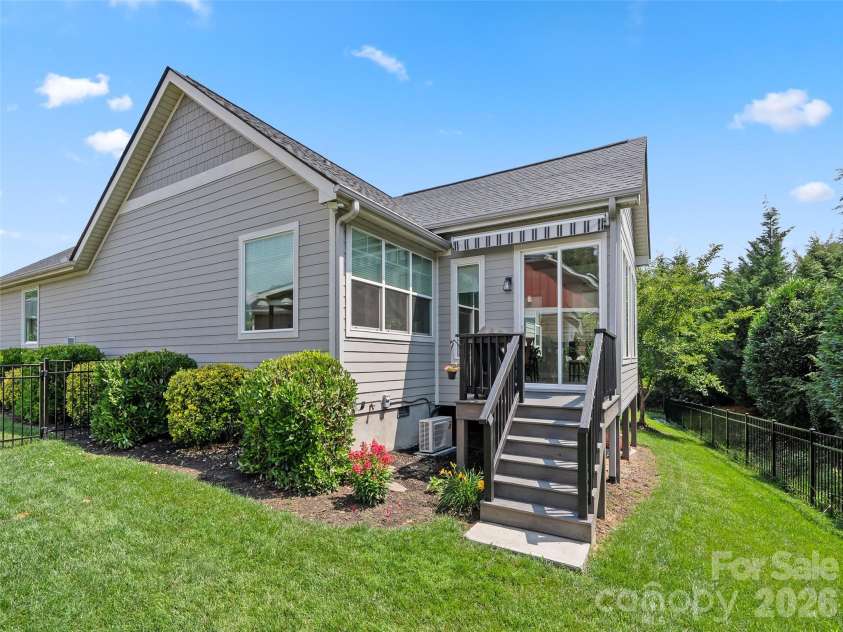 76 Anvil Avenue, Hendersonville, NC 28792.  MLS# CAR4400159, YatesRealty ID 34847. 