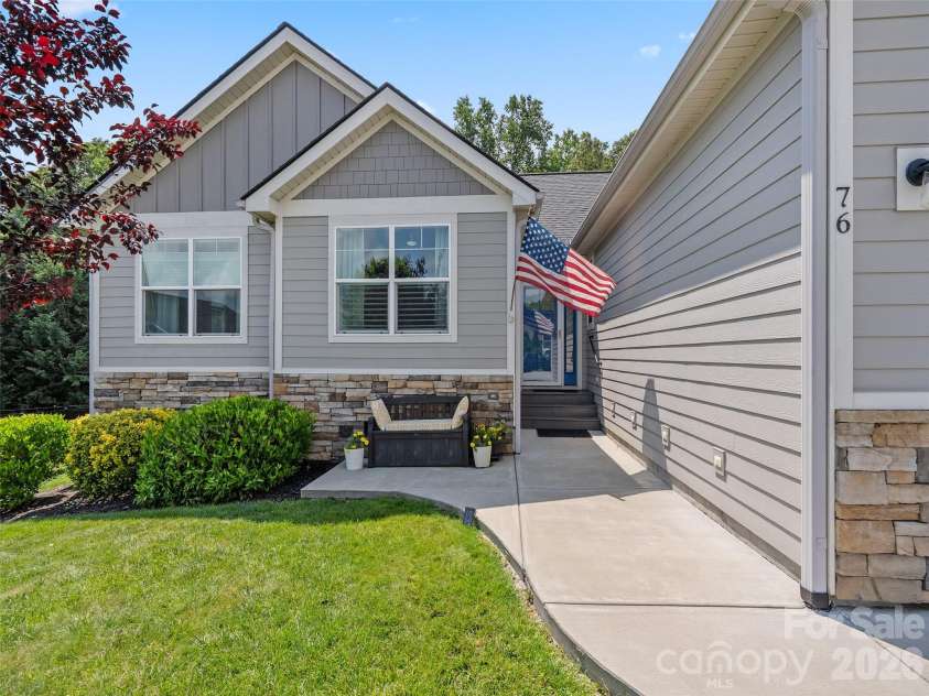 76 Anvil Avenue, Hendersonville, NC 28792.  MLS# CAR4400159, YatesRealty ID 34847. 