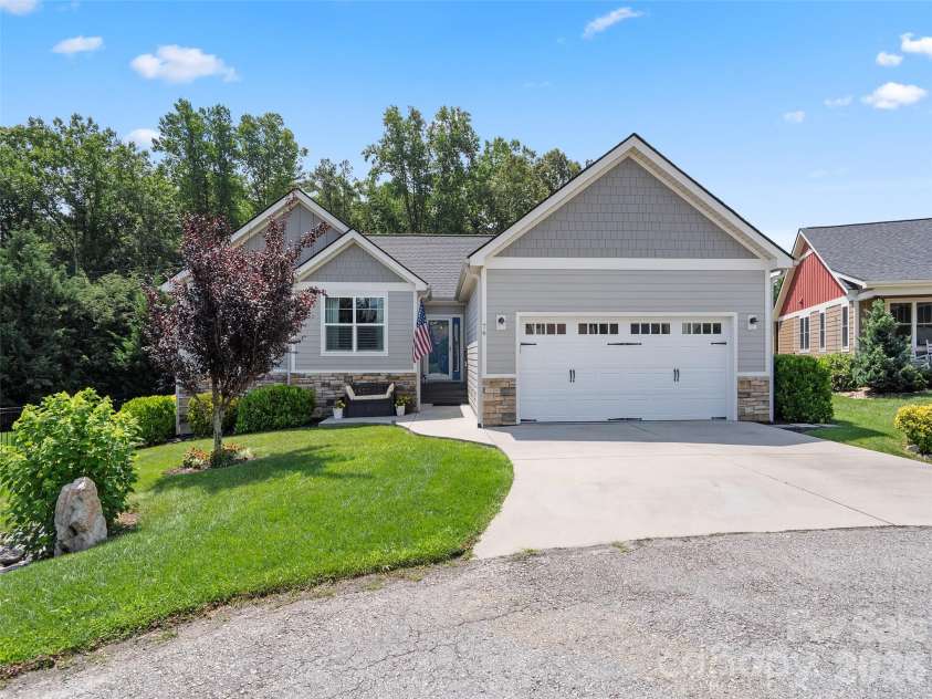 76 Anvil Avenue, Hendersonville, NC 28792.  MLS# CAR4400159, YatesRealty ID 34847. 
