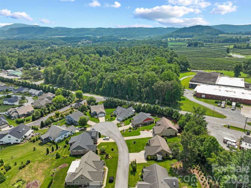 76 Anvil Avenue, Hendersonville, NC 28792.  MLS# CAR4400159, YatesRealty ID 34847. 