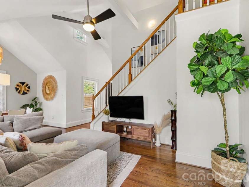 1013 Spruce Street, Charlotte, NC 28203.  MLS# CAR4397374, YatesRealty ID 34848. 