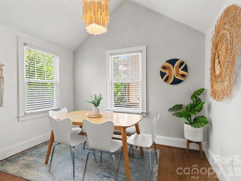 1013 Spruce Street, Charlotte, NC 28203.  MLS# CAR4397374, YatesRealty ID 34848. 