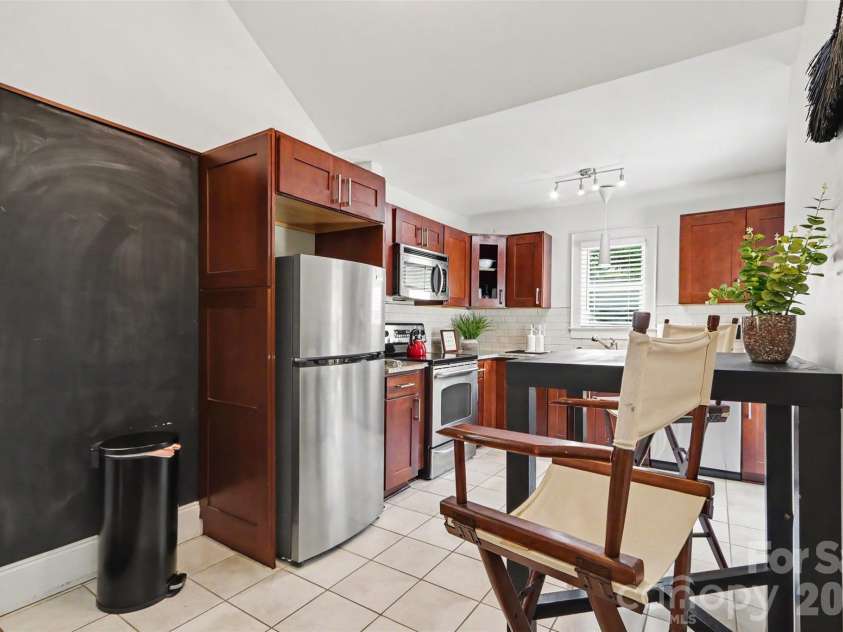 1013 Spruce Street, Charlotte, NC 28203.  MLS# CAR4397374, YatesRealty ID 34848. 