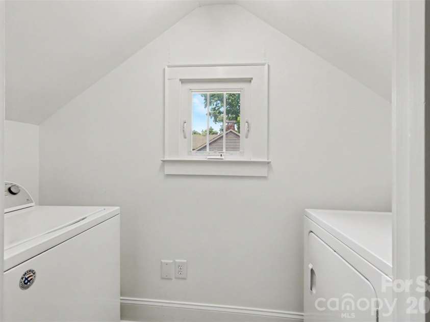 1013 Spruce Street, Charlotte, NC 28203.  MLS# CAR4397374, YatesRealty ID 34848. 
