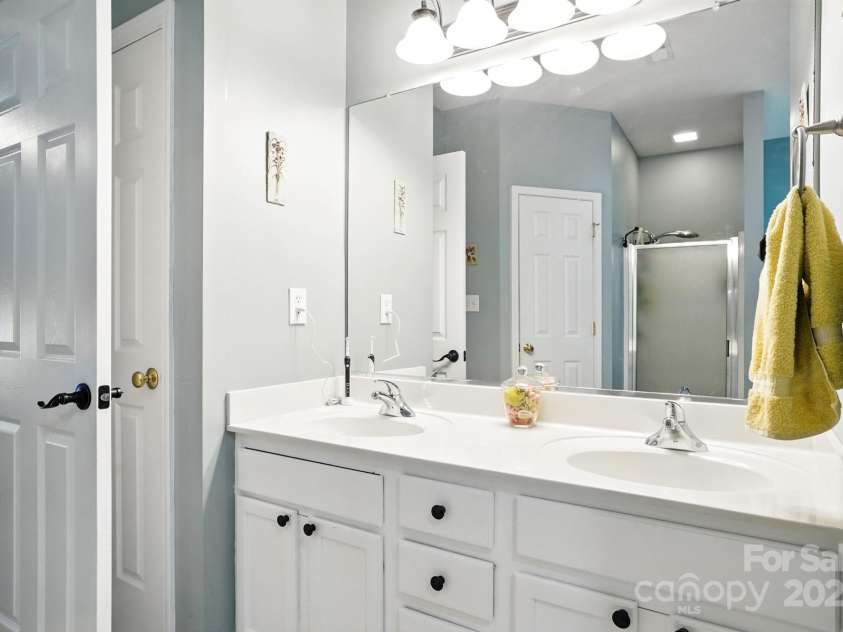 129 Arbridge Court, Mount Holly, NC 28120.  MLS# CAR4289183, YatesRealty ID 34849. 