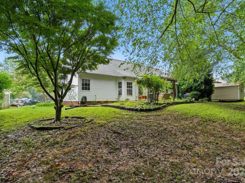 129 Arbridge Court, Mount Holly, NC 28120.  MLS# CAR4289183, YatesRealty ID 34849. 