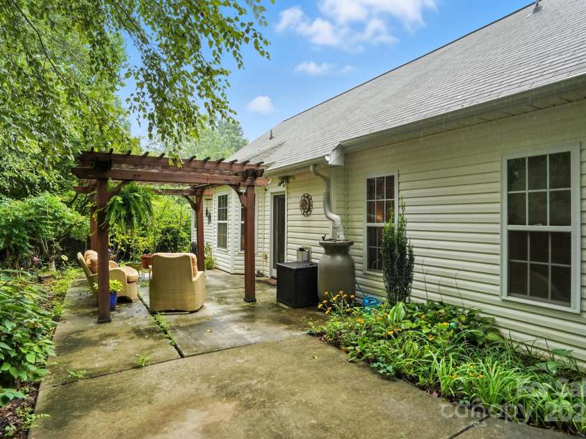 129 Arbridge Court, Mount Holly, NC 28120.  MLS# CAR4289183, YatesRealty ID 34849. 