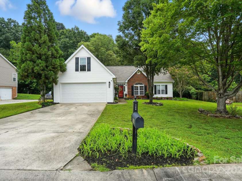 129 Arbridge Court, Mount Holly, NC 28120.  MLS# CAR4289183, YatesRealty ID 34849. 