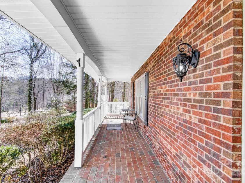 108 La Bellevue Street, Morganton, NC 28655.  MLS# CAR4162716, YatesRealty ID 3485. 