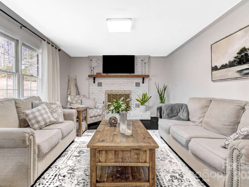 108 La Bellevue Street, Morganton, NC 28655.  MLS# CAR4162716, YatesRealty ID 3485. 