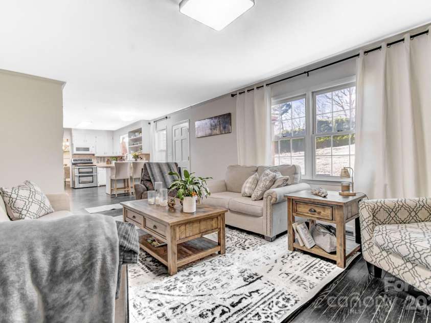 108 La Bellevue Street, Morganton, NC 28655.  MLS# CAR4162716, YatesRealty ID 3485. 