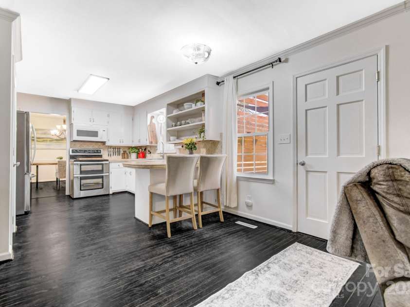 108 La Bellevue Street, Morganton, NC 28655.  MLS# CAR4162716, YatesRealty ID 3485. 