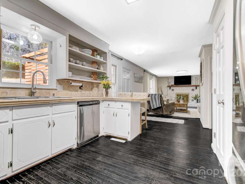 108 La Bellevue Street, Morganton, NC 28655.  MLS# CAR4162716, YatesRealty ID 3485. 