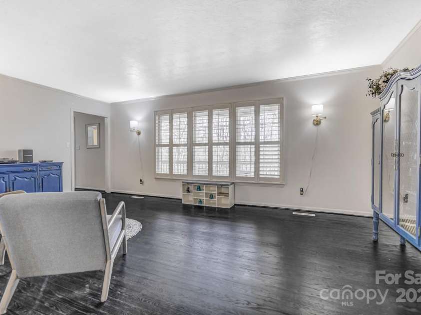 108 La Bellevue Street, Morganton, NC 28655.  MLS# CAR4162716, YatesRealty ID 3485. 