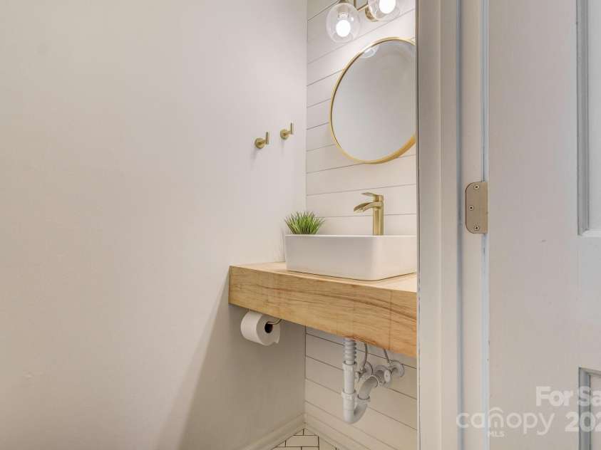 108 La Bellevue Street, Morganton, NC 28655.  MLS# CAR4162716, YatesRealty ID 3485. 