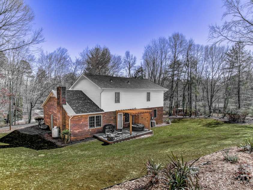 108 La Bellevue Street, Morganton, NC 28655.  MLS# CAR4162716, YatesRealty ID 3485. 