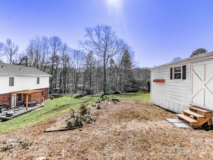 108 La Bellevue Street, Morganton, NC 28655.  MLS# CAR4162716, YatesRealty ID 3485. 