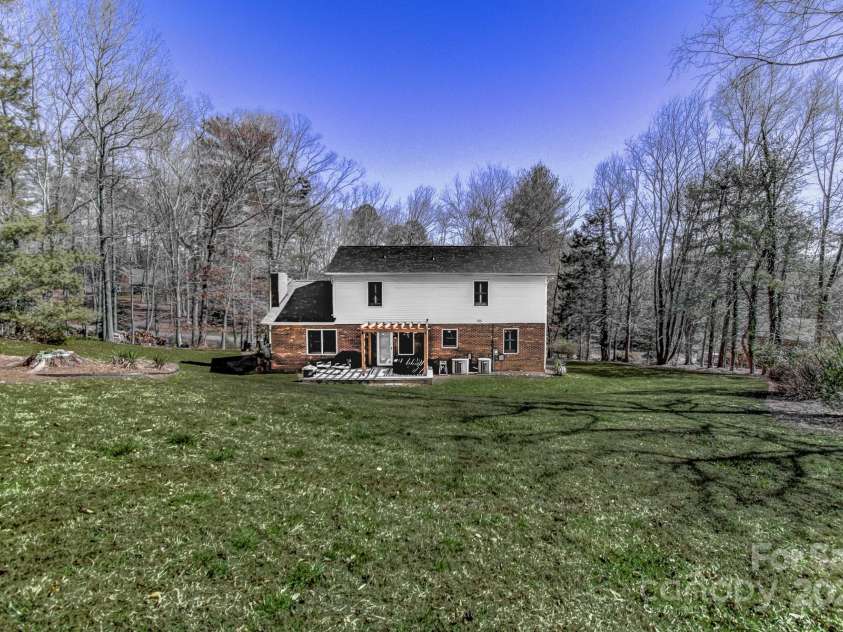 108 La Bellevue Street, Morganton, NC 28655.  MLS# CAR4162716, YatesRealty ID 3485. 