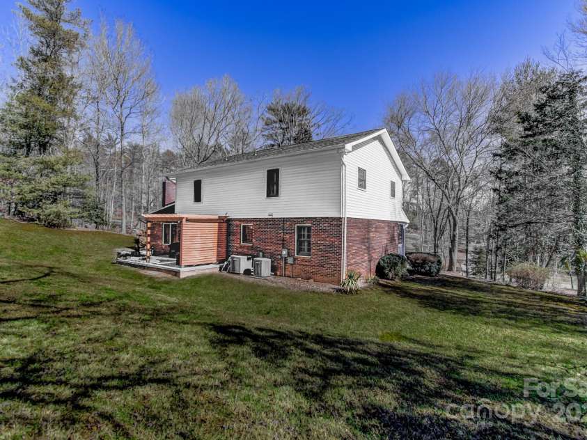 108 La Bellevue Street, Morganton, NC 28655.  MLS# CAR4162716, YatesRealty ID 3485. 