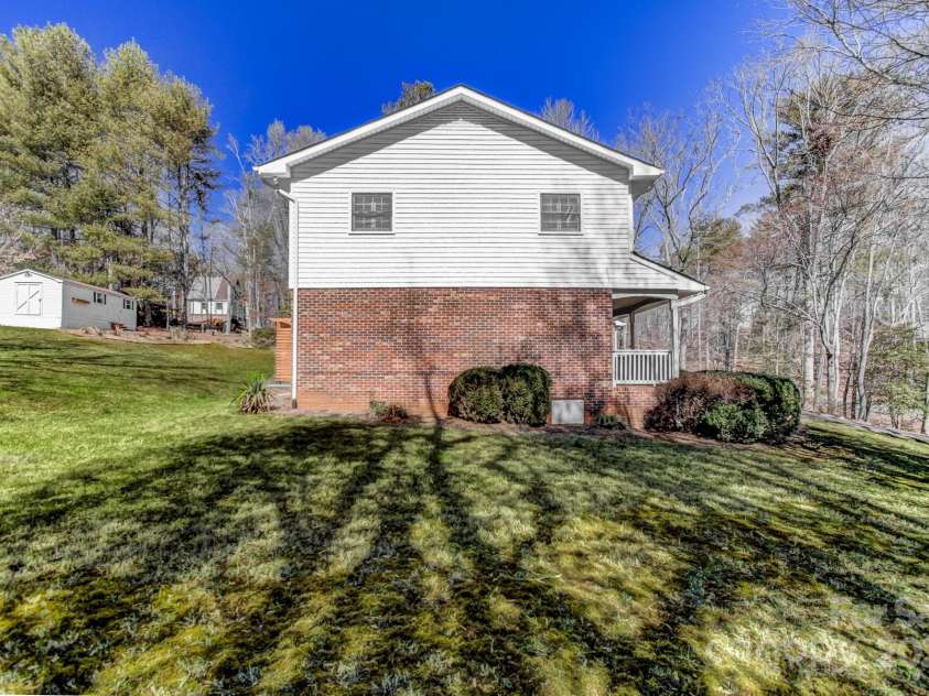 108 La Bellevue Street, Morganton, NC 28655.  MLS# CAR4162716, YatesRealty ID 3485. 