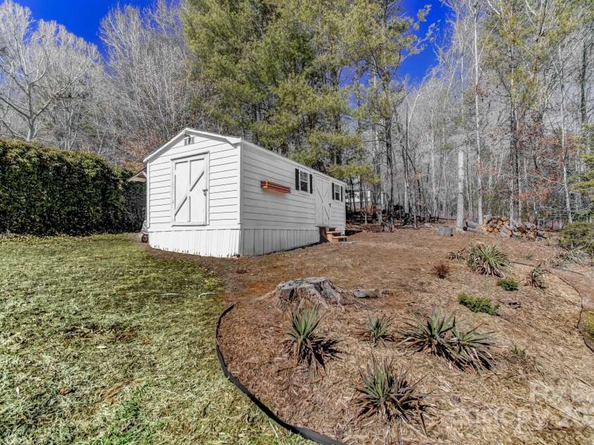 108 La Bellevue Street, Morganton, NC 28655.  MLS# CAR4162716, YatesRealty ID 3485. 