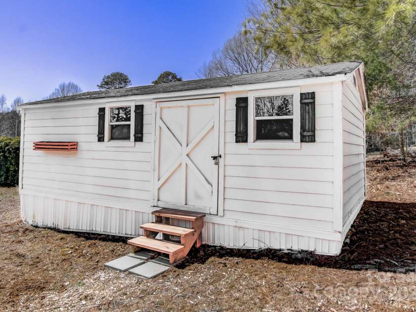 108 La Bellevue Street, Morganton, NC 28655.  MLS# CAR4162716, YatesRealty ID 3485. 