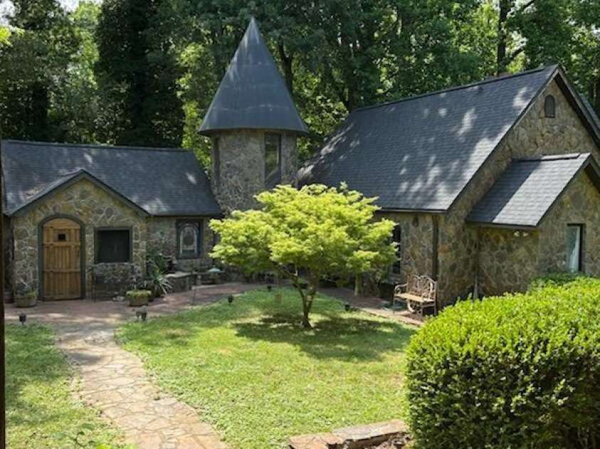 341 Oak Street, Statesville, NC 28677.  MLS# CAR4322117, YatesRealty ID 3485. 