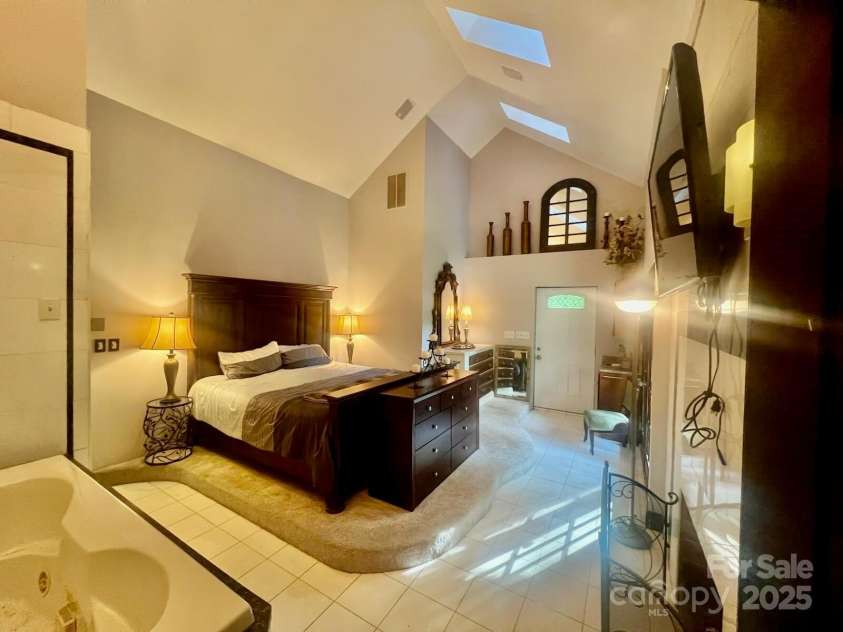 341 Oak Street, Statesville, NC 28677.  MLS# CAR4322117, YatesRealty ID 3485. 