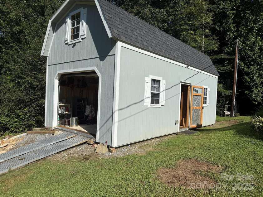 1266 Price Hollow Place, Lenoir, NC 28645.  MLS# CAR4286976, YatesRealty ID 34850. 