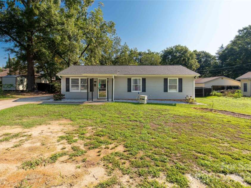 306 Calhoun Street, Clover, SC 29710.  MLS# CAR4292771, YatesRealty ID 34851. 