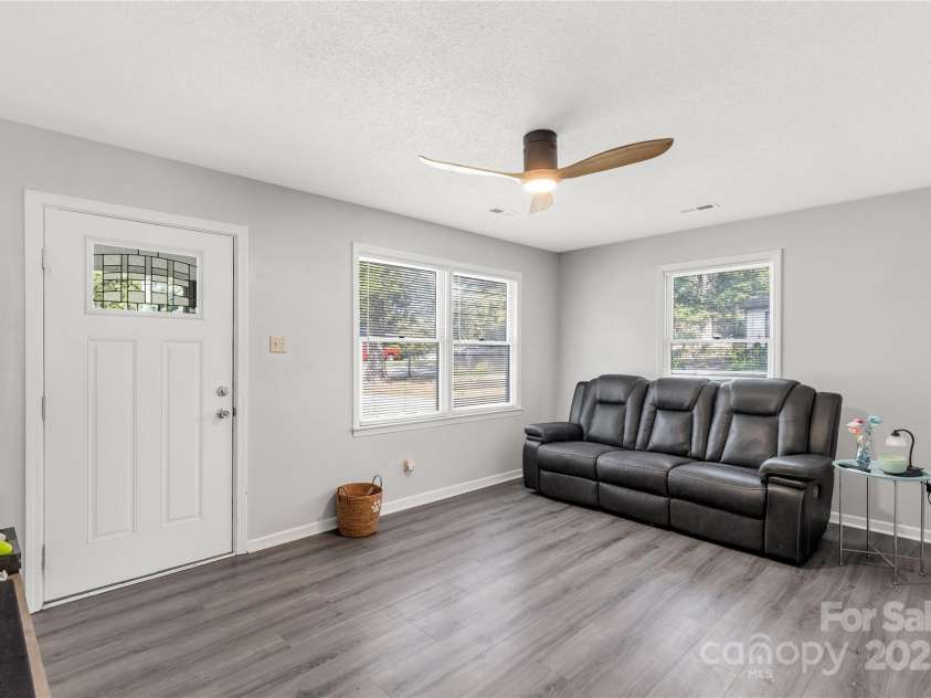 306 Calhoun Street, Clover, SC 29710.  MLS# CAR4292771, YatesRealty ID 34851. 