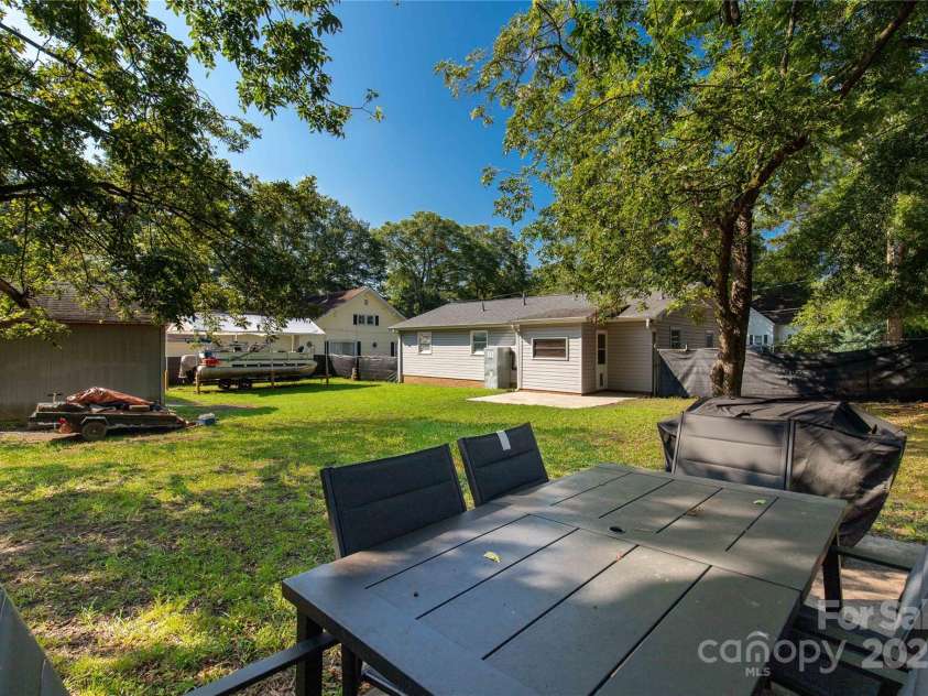 306 Calhoun Street, Clover, SC 29710.  MLS# CAR4292771, YatesRealty ID 34851. 