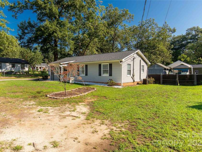 306 Calhoun Street, Clover, SC 29710.  MLS# CAR4292771, YatesRealty ID 34851. 