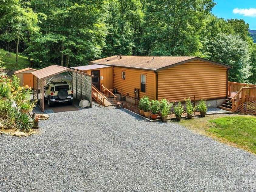 488 Wards Branch Road, Sugar Grove, NC 28679.  MLS# CAR4400306, YatesRealty ID 34852. 